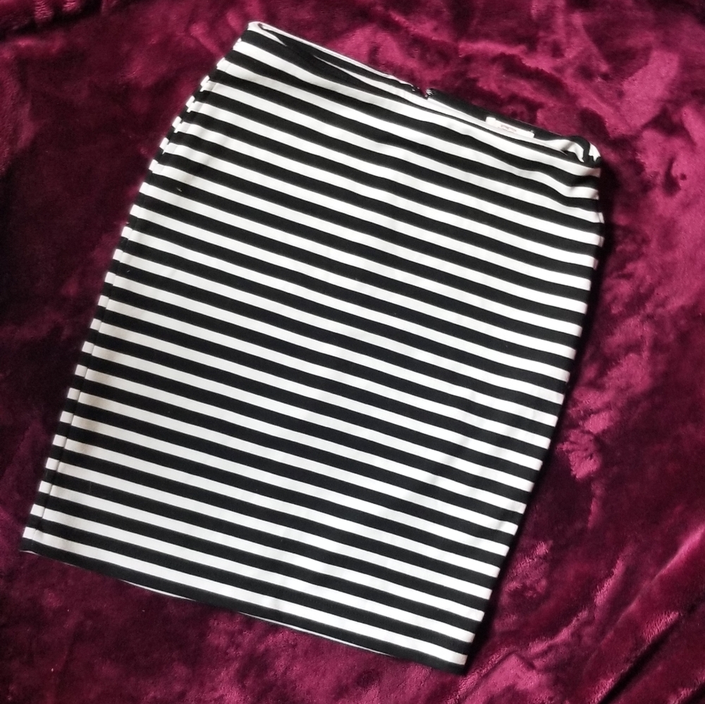 Black and white striped pencil skirt